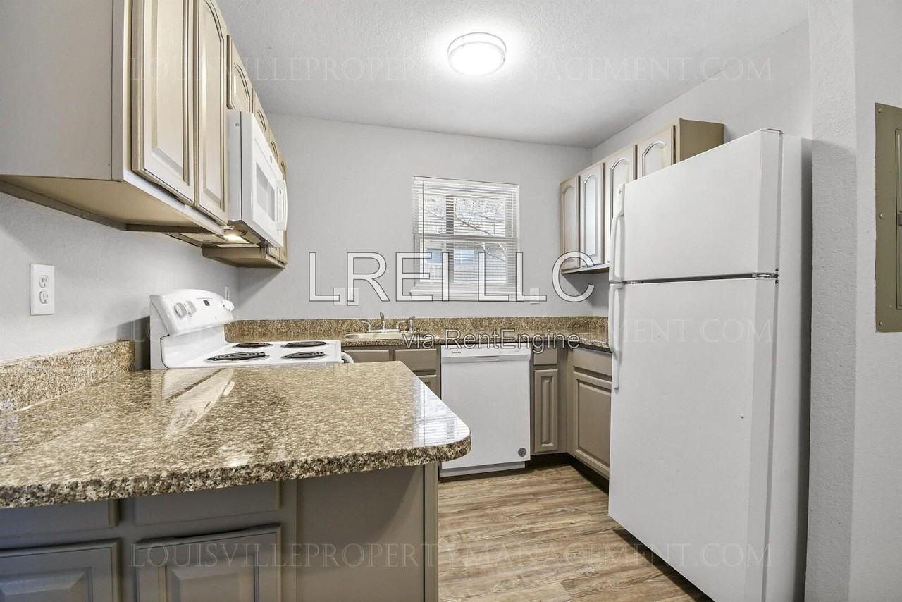 2101 Cardinal Woods Dr #104 - Photo 4 of 17