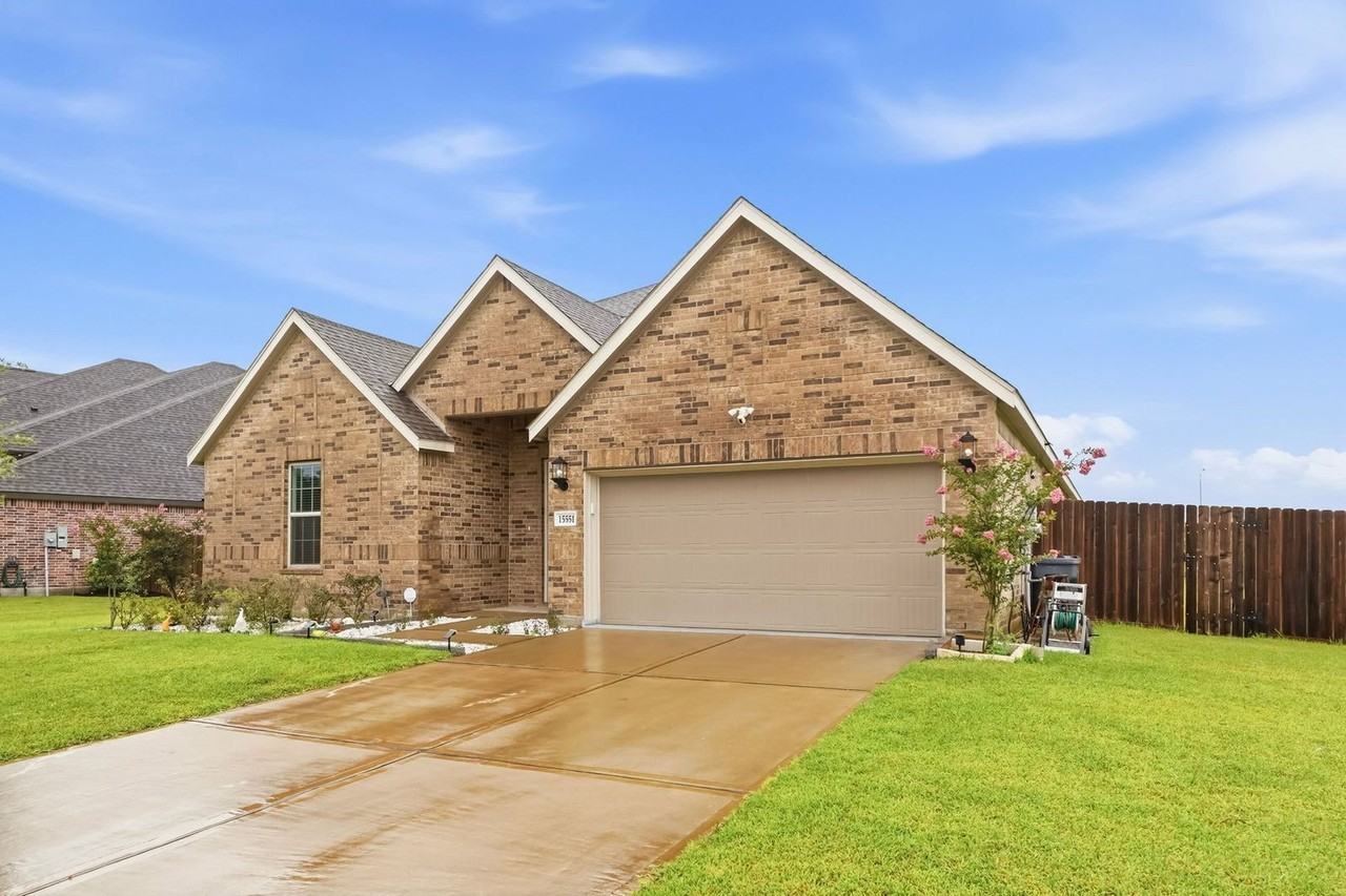 15551 Blue Lake Dr - Photo 2 of 25