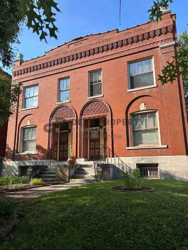 2304 Russell Blvd #1E - Photo 2 of 12
