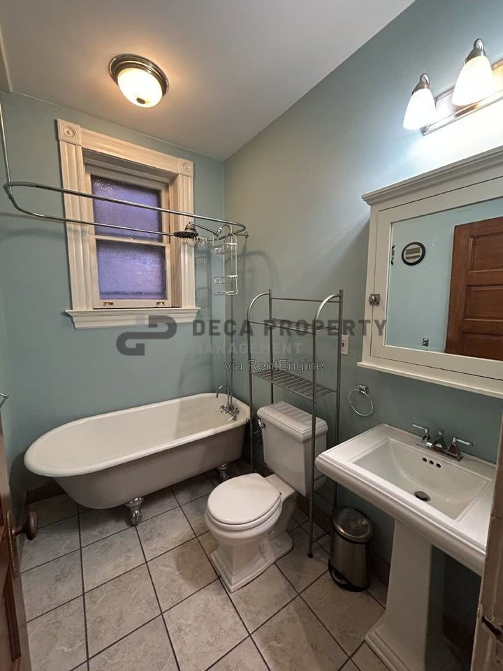 2304 Russell Blvd #1E - Photo 3 of 12