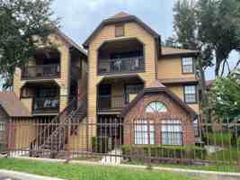 featured image of 355 Lakepointe Dr #102