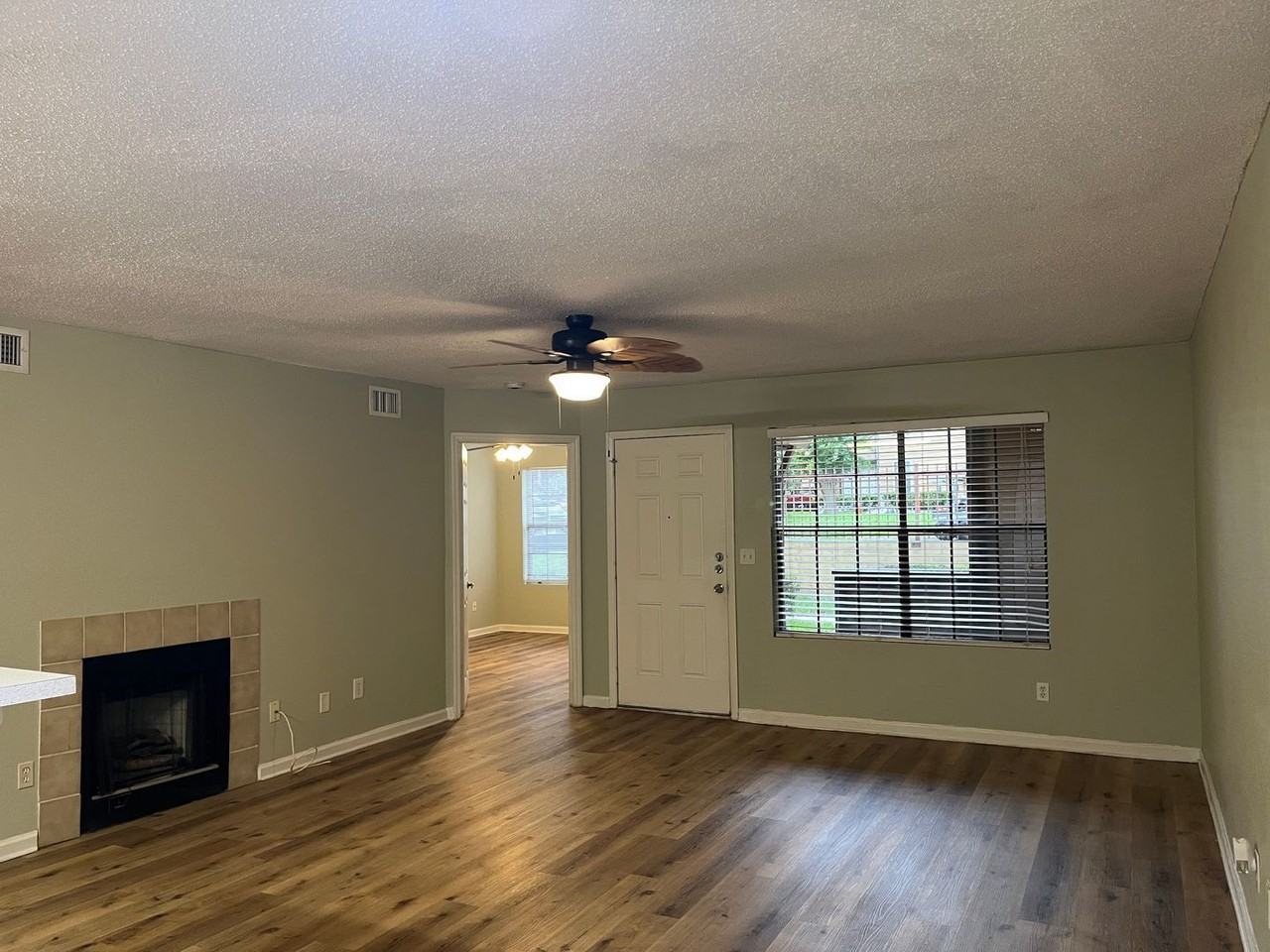355 Lakepointe Dr #102 - Photo 5 of 22