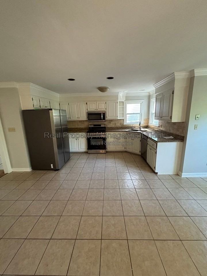 8956 Belgrave Ave - Photo 5 of 22