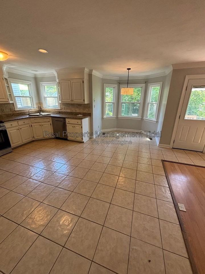 8956 Belgrave Ave - Photo 7 of 22