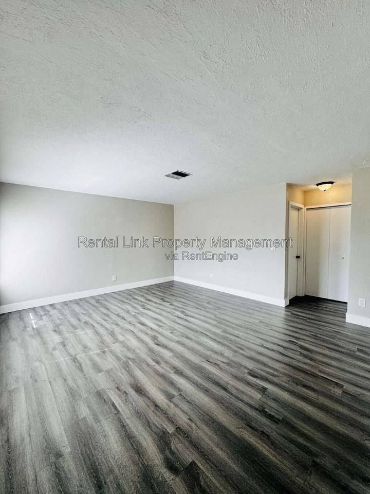 4107 Se 18th Pl #B - Photo 3 of 42