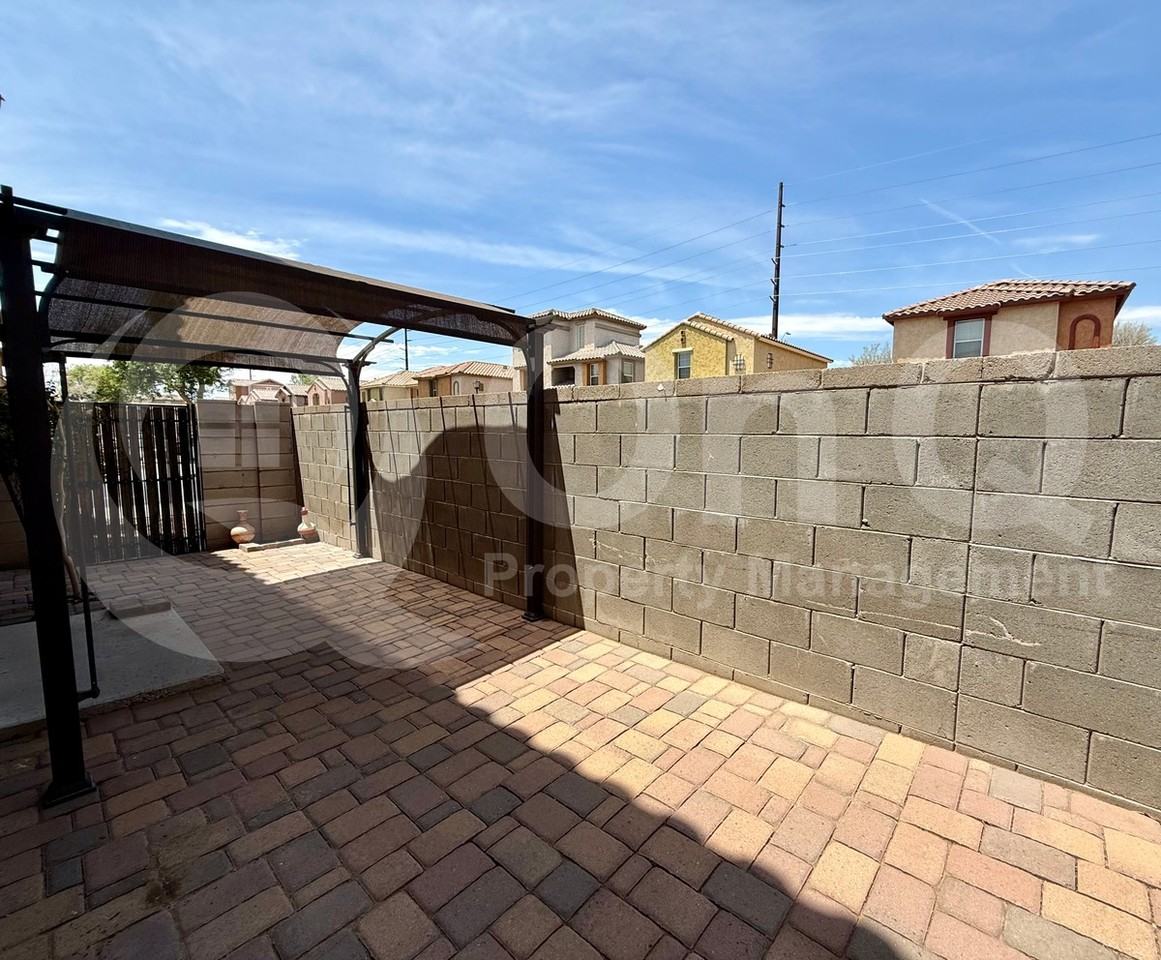 7842 W Cypress St - Photo 5 of 18
