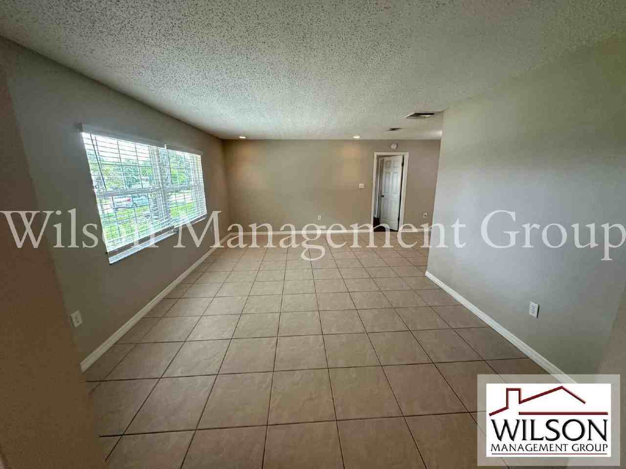 620 Lakespur Ln - Photo 3 of 32