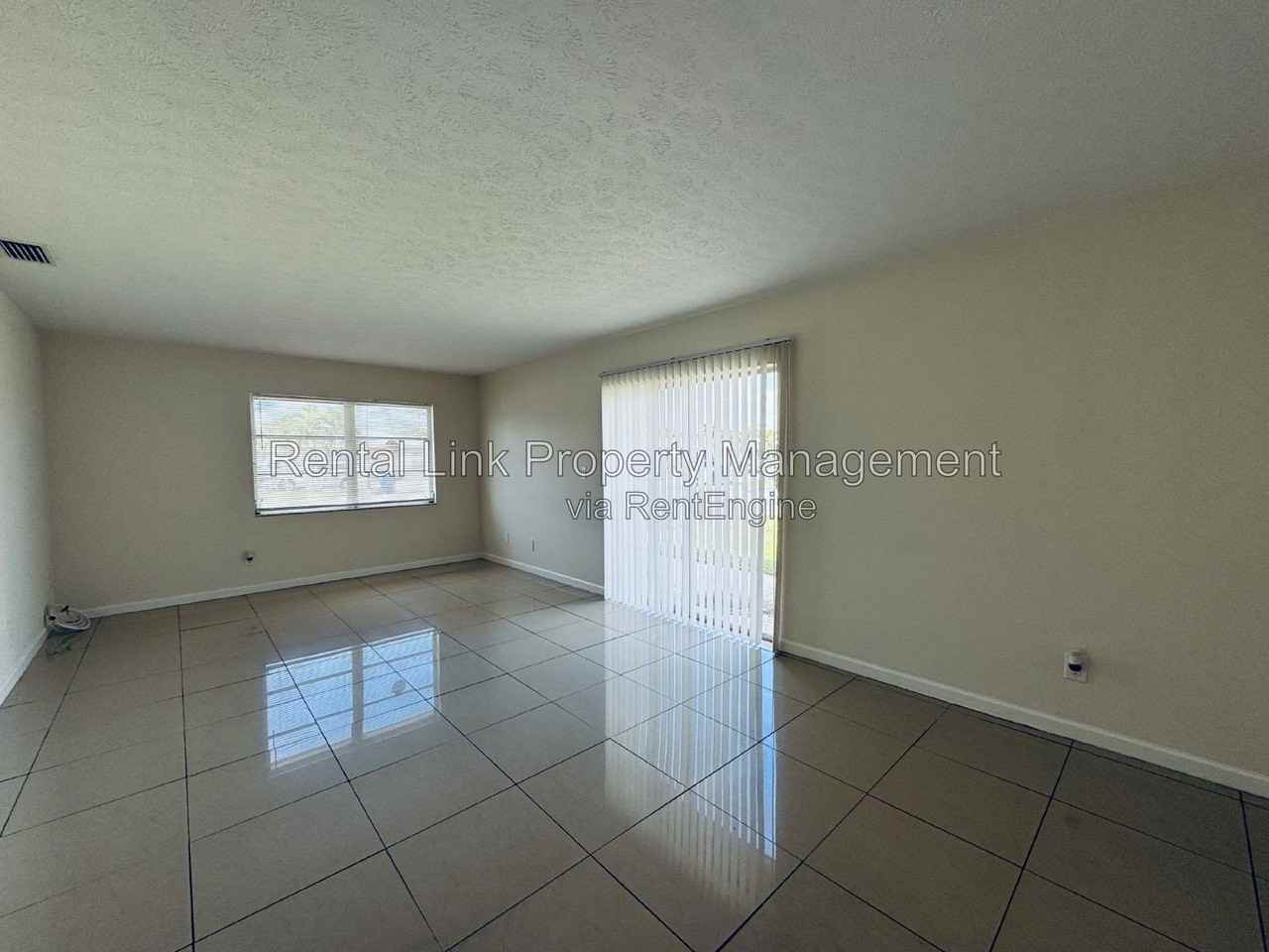 3619 Se 9th Pl #5 - Photo 2 of 21