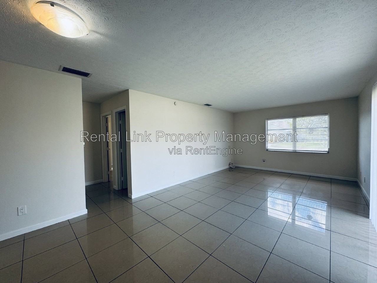 3619 Se 9th Pl #5 - Photo 5 of 21