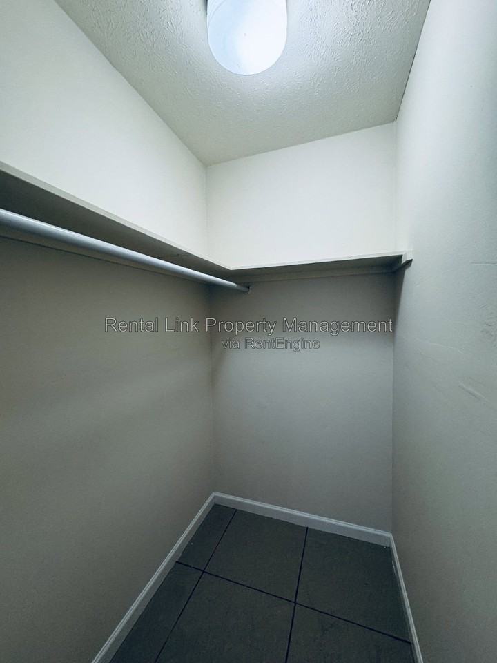 3619 Se 9th Pl #5 - Photo 7 of 21