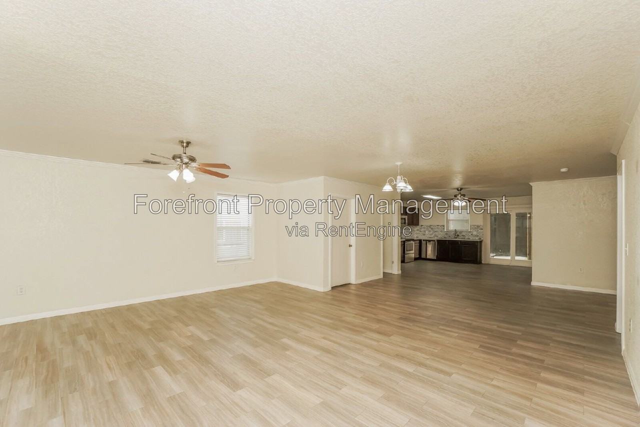 5915 Iris Isle - Photo 4 of 21