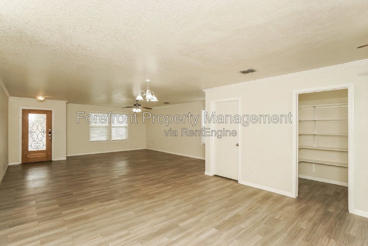 5915 Iris Isle - Photo 5 of 21