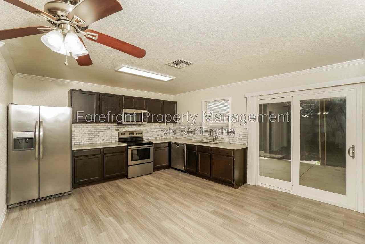 5915 Iris Isle - Photo 6 of 21