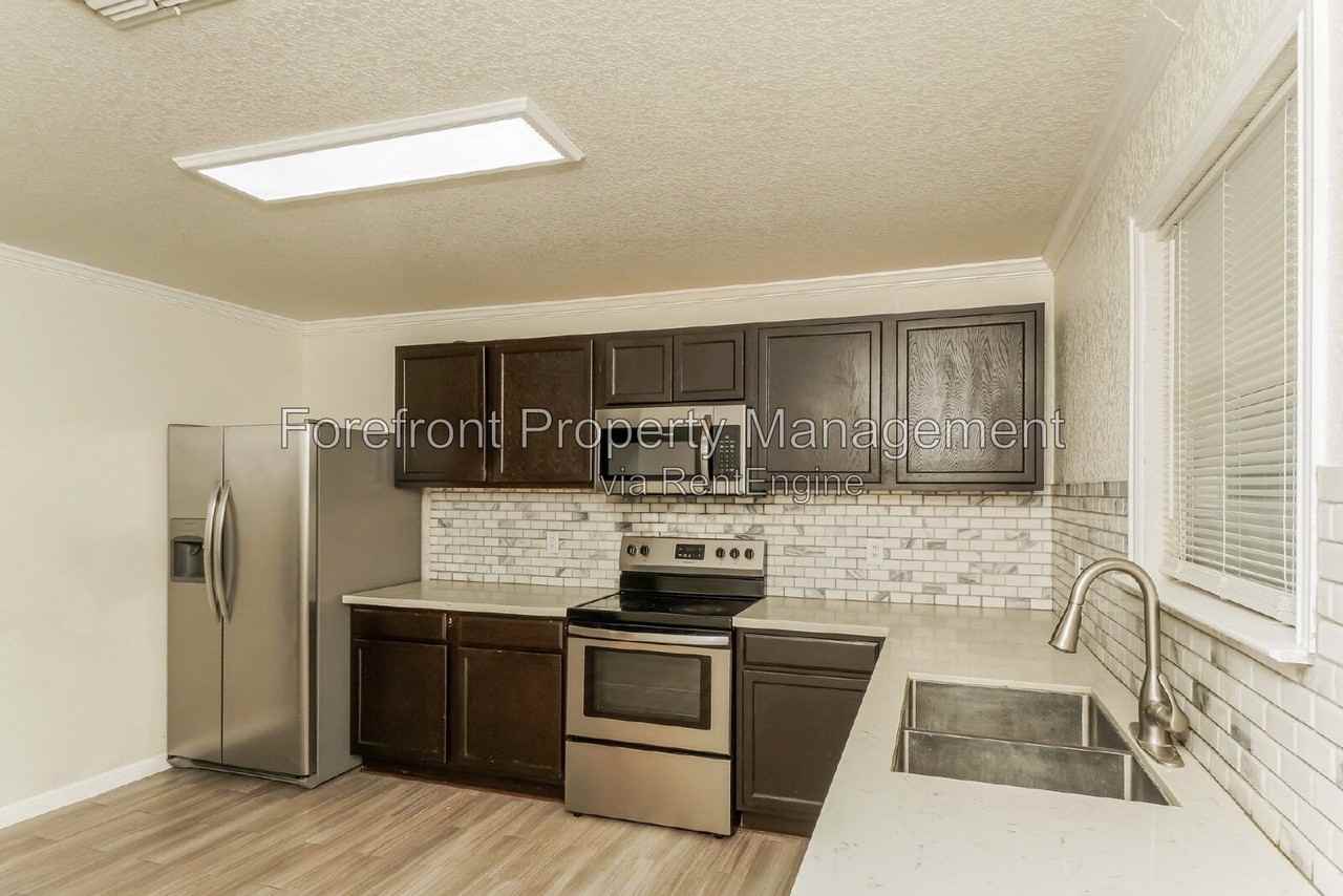 5915 Iris Isle - Photo 7 of 21
