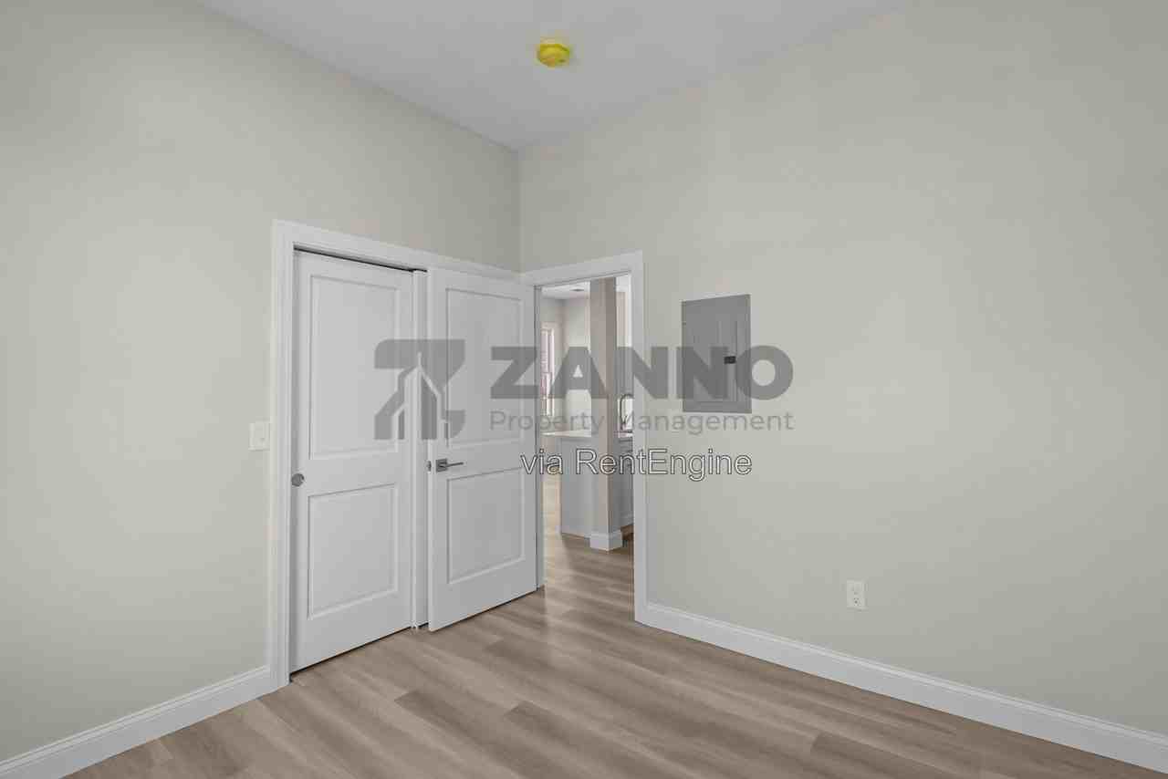 500 Main St #2R - Photo 6 of 13