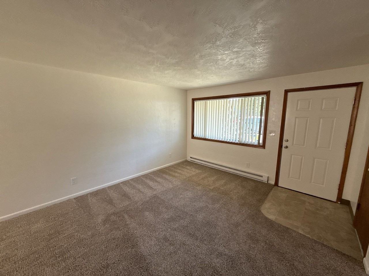 2042 Myrtle Ave Ne - Photo 3 of 21