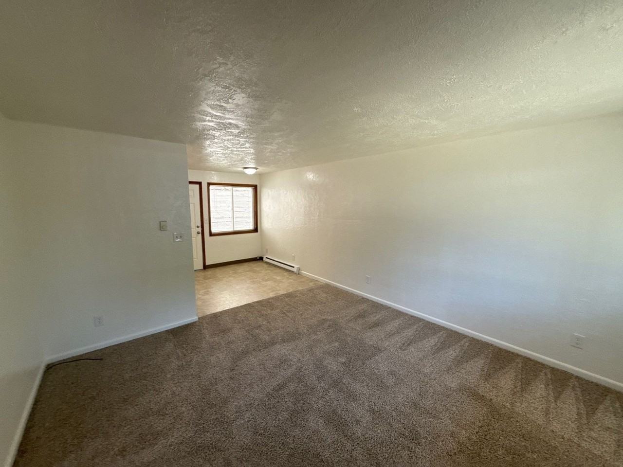 2042 Myrtle Ave Ne - Photo 4 of 21
