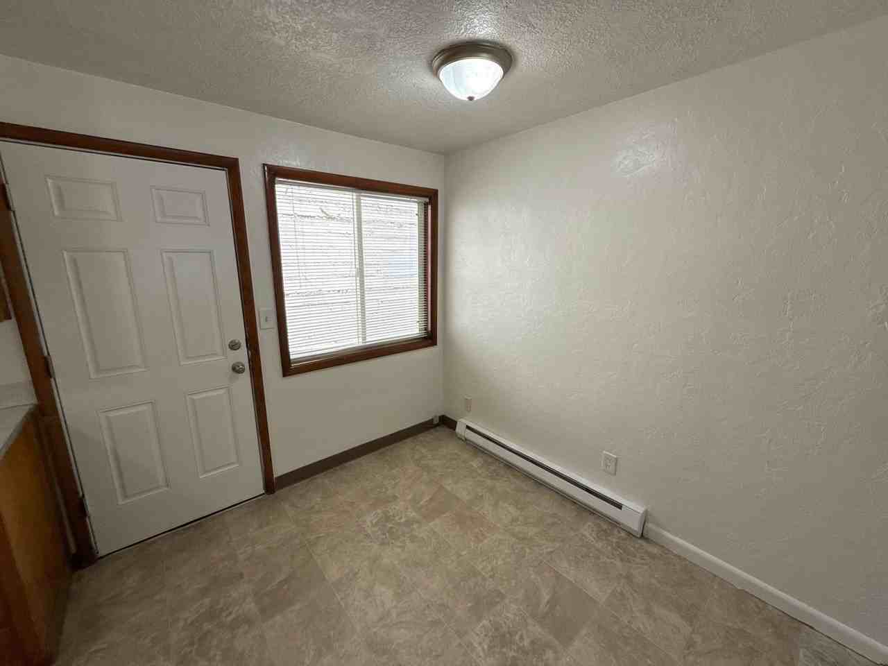 2042 Myrtle Ave Ne - Photo 6 of 21