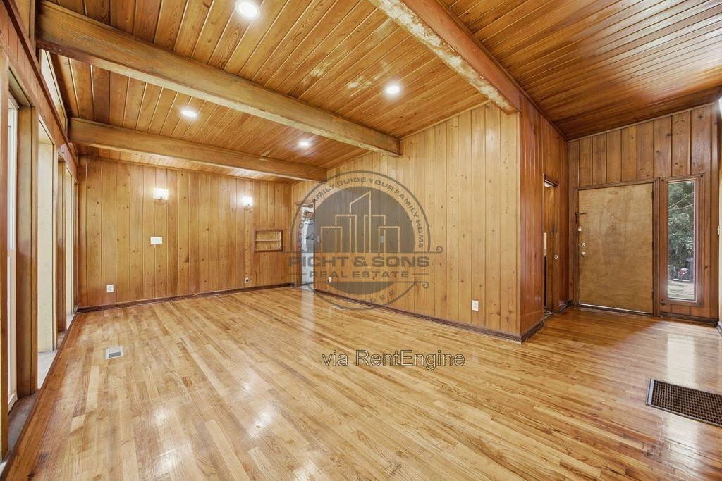 2203 Amelia Cir - Photo 4 of 19