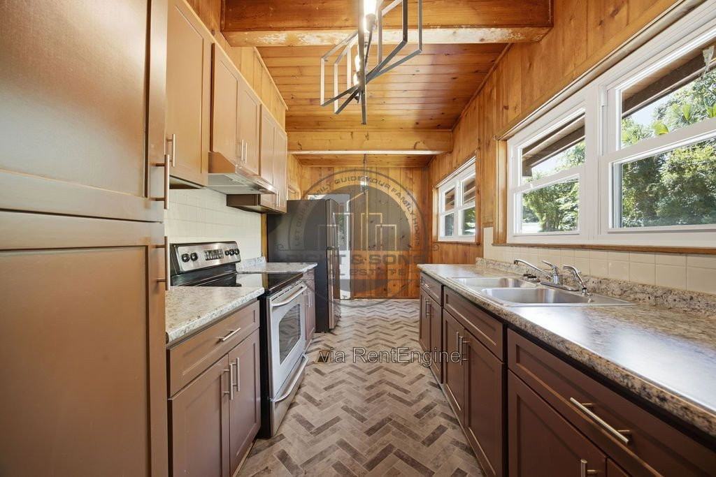 2203 Amelia Cir - Photo 7 of 19