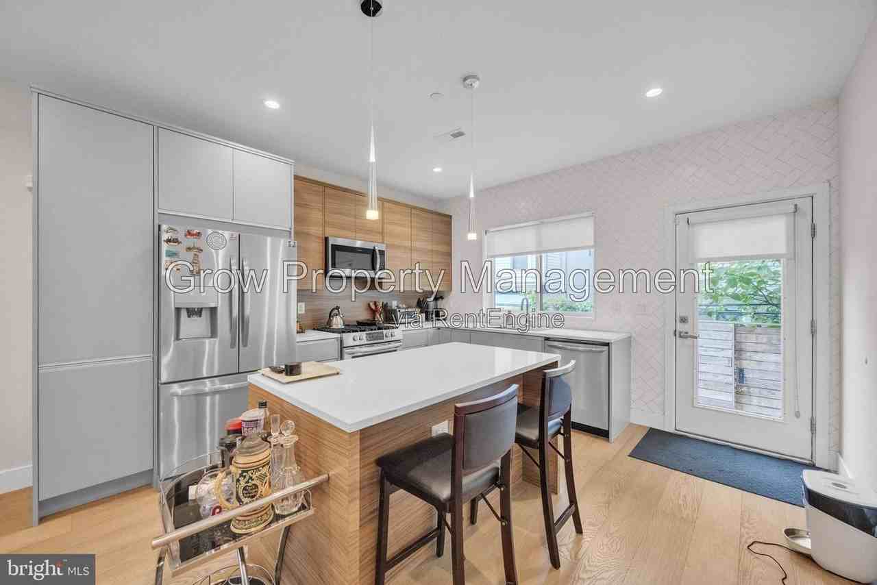 1752 N Bailey St - Photo 5 of 31
