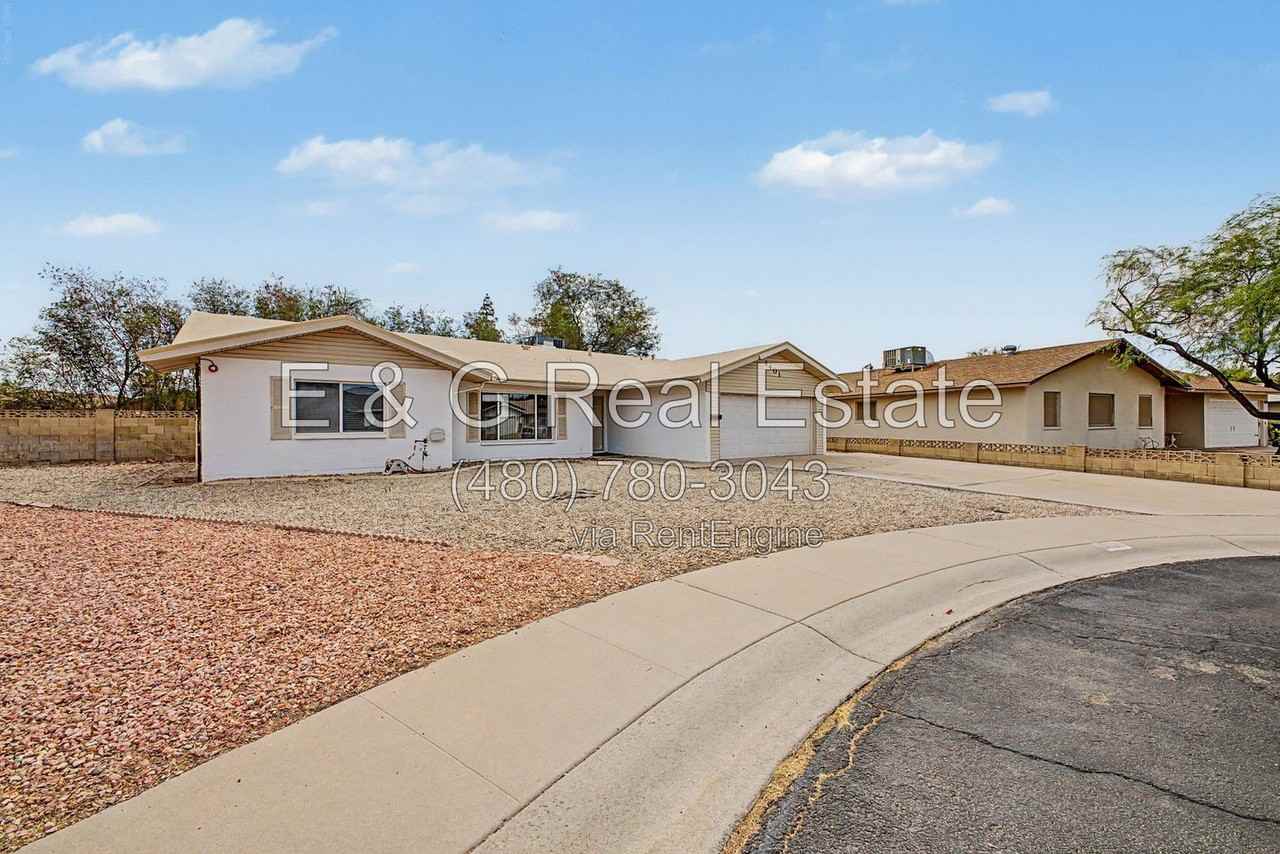 4401 S Rita Ln - Photo 2 of 32