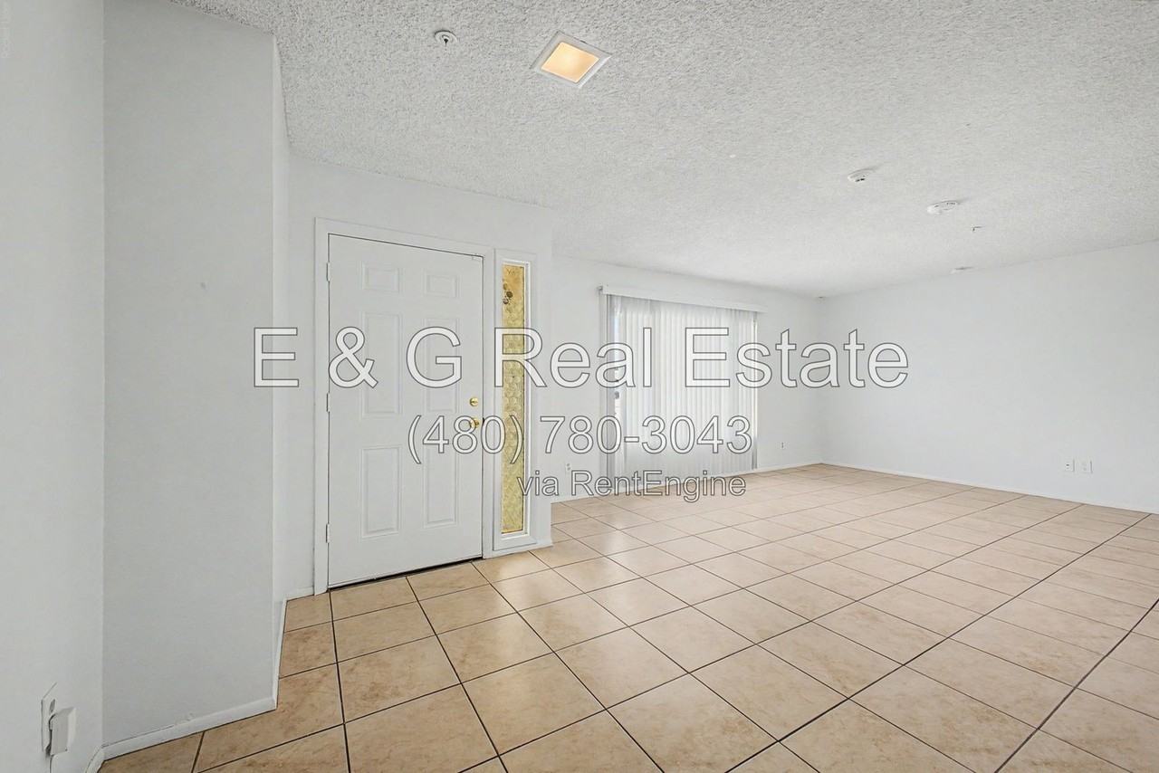 4401 S Rita Ln - Photo 4 of 32