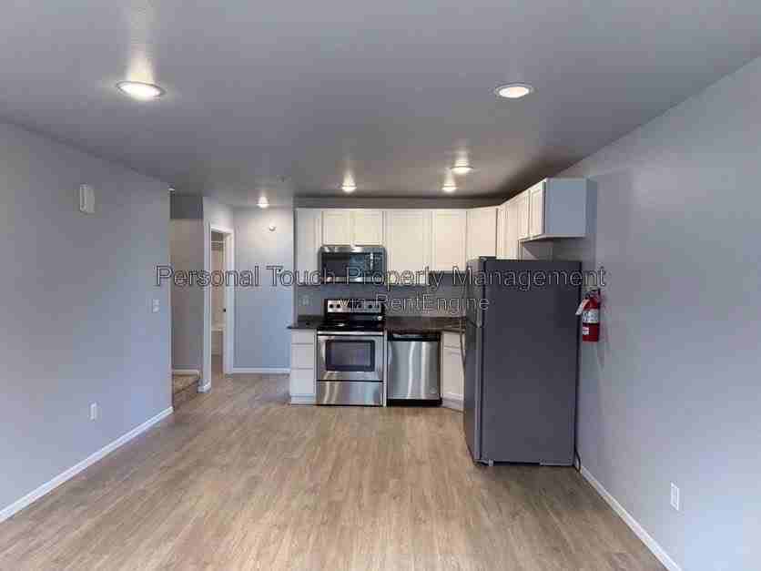 808 7th Ave S #6 - Photo 3 of 24