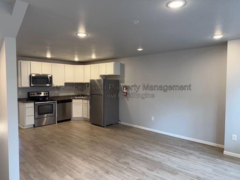808 7th Ave S #6 - Photo 4 of 24
