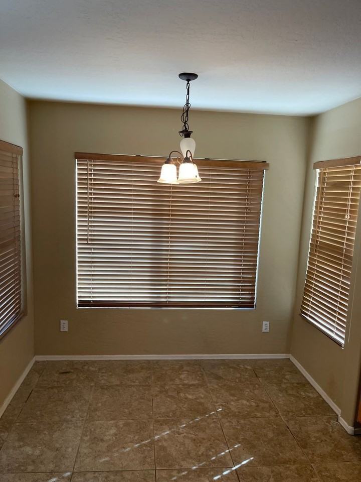 8211 S 54th Ave - Photo 6 of 16
