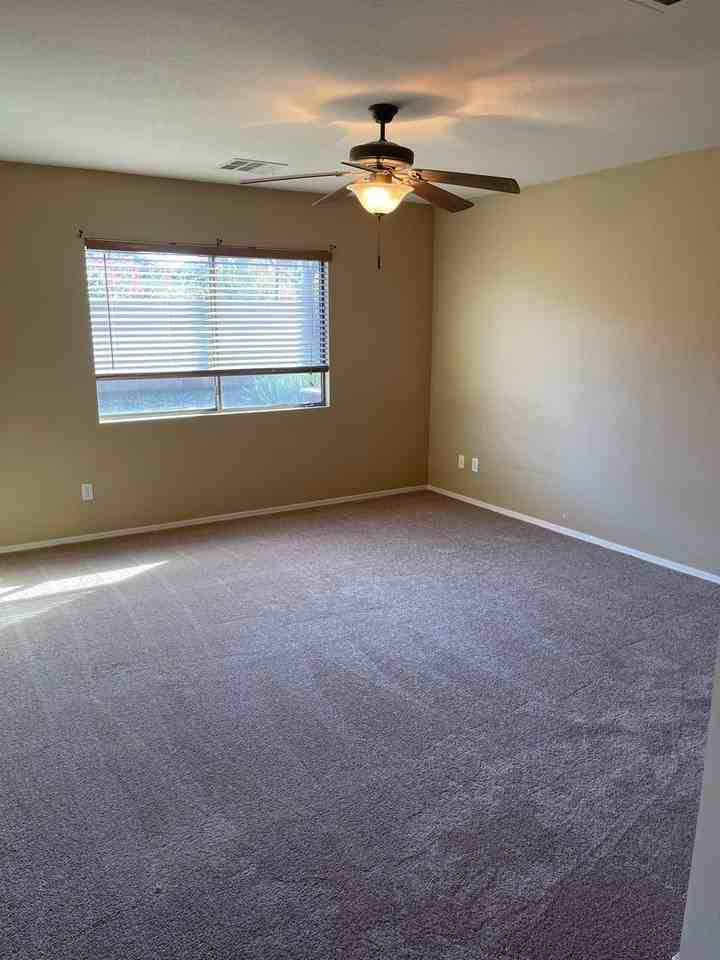 8211 S 54th Ave - Photo 7 of 16