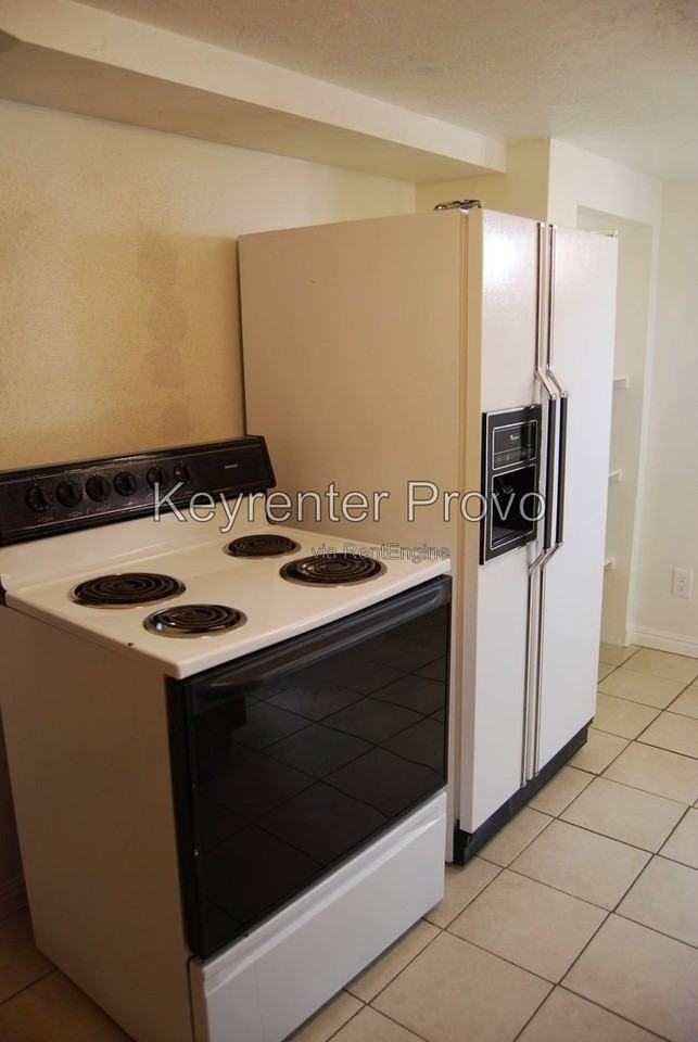 853 Memmo Dr #B - Photo 4 of 10