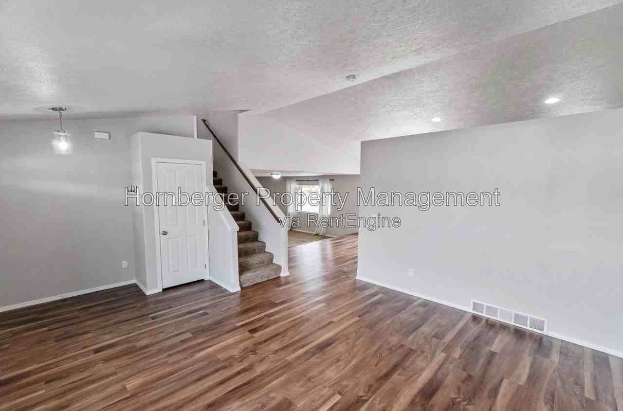 1915 W Jay Ave - Photo 3 of 8