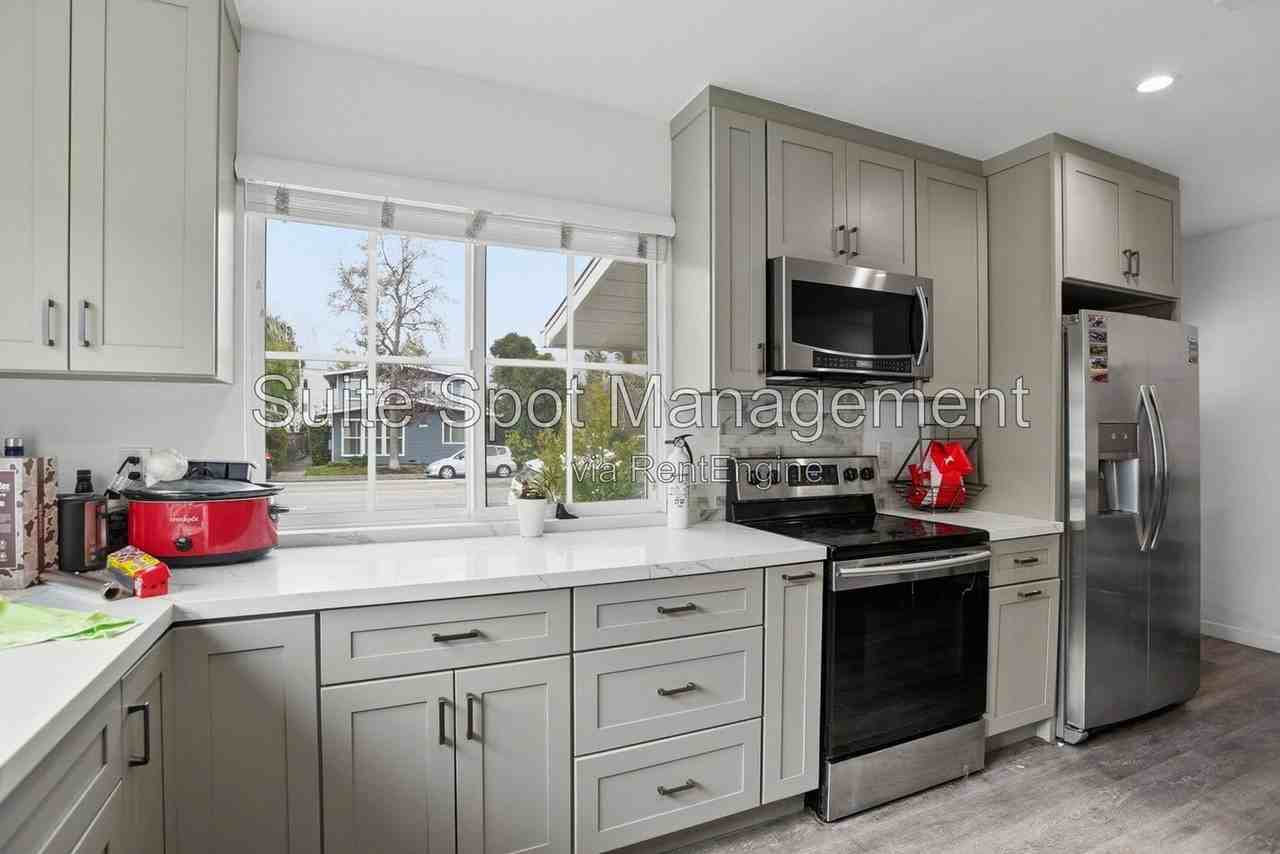 1409 Jefferson Ave #A1 - Photo 2 of 11