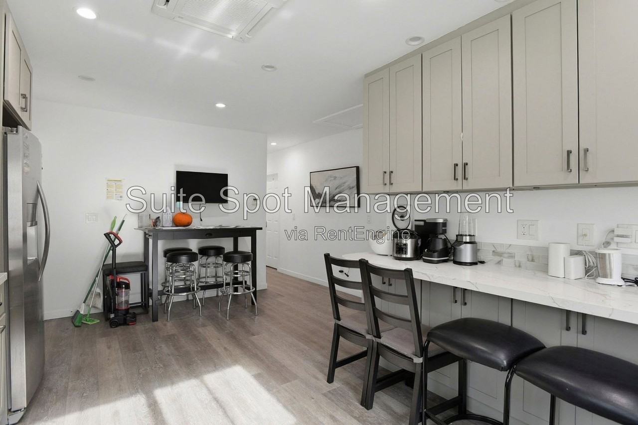 1409 Jefferson Ave #A1 - Photo 3 of 11