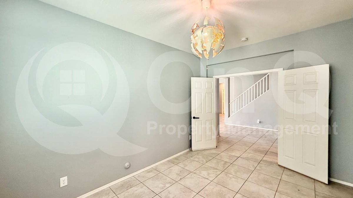 10204 W Lawrence Ln - Photo 3 of 28