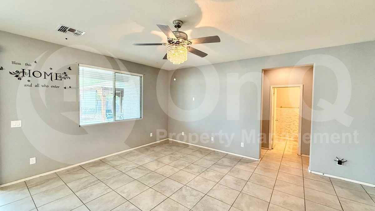 10204 W Lawrence Ln - Photo 5 of 28
