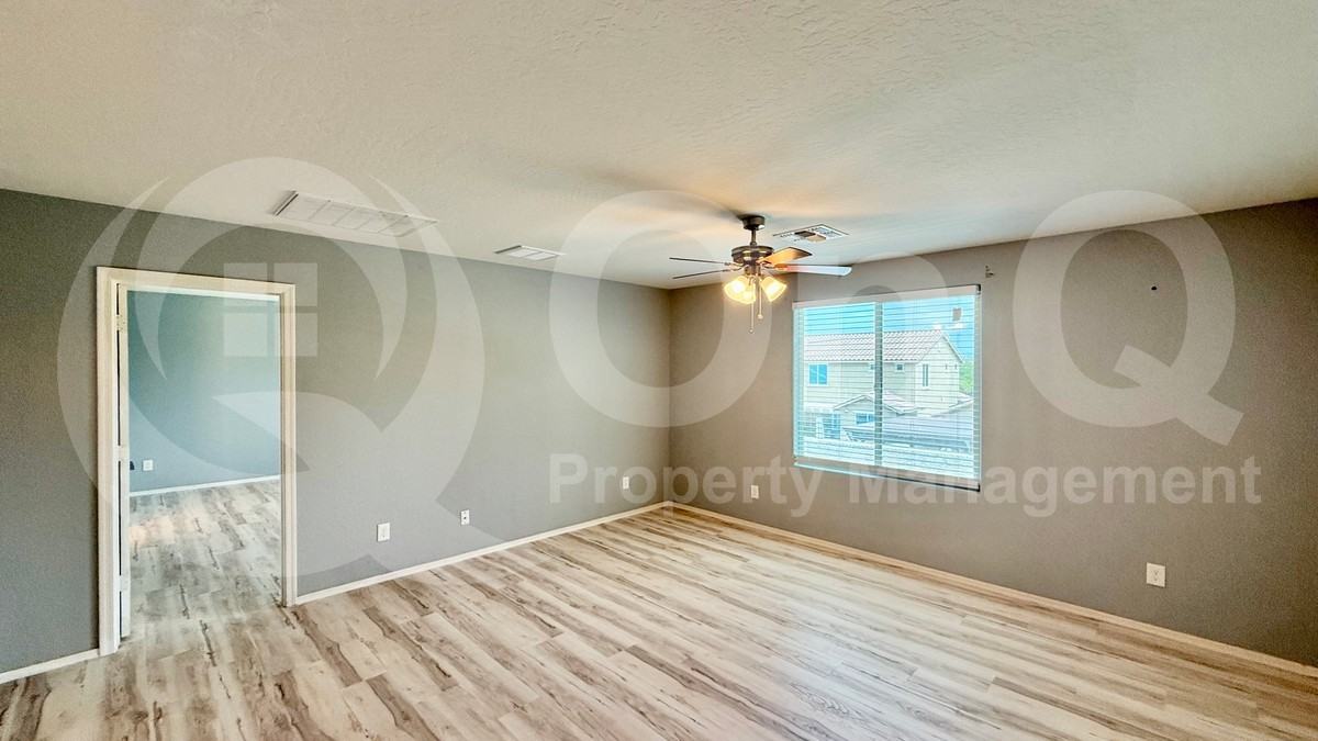 10204 W Lawrence Ln - Photo 7 of 28
