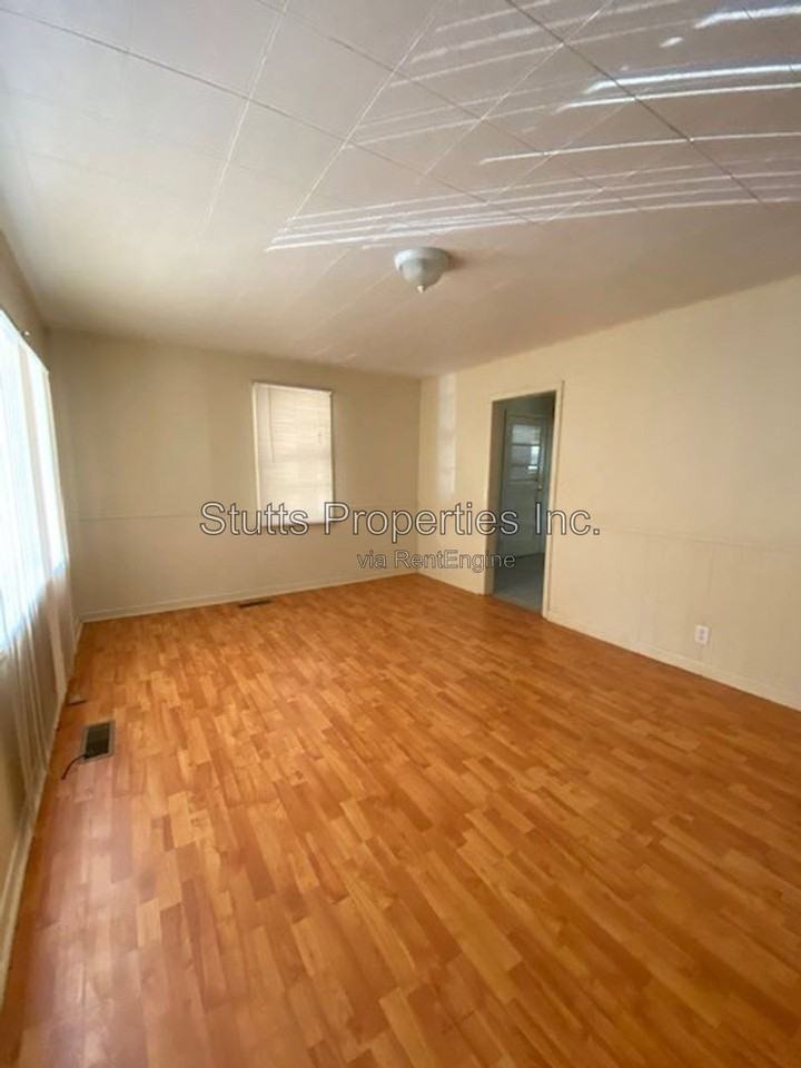 317 Pickens Ave - Photo 2 of 16