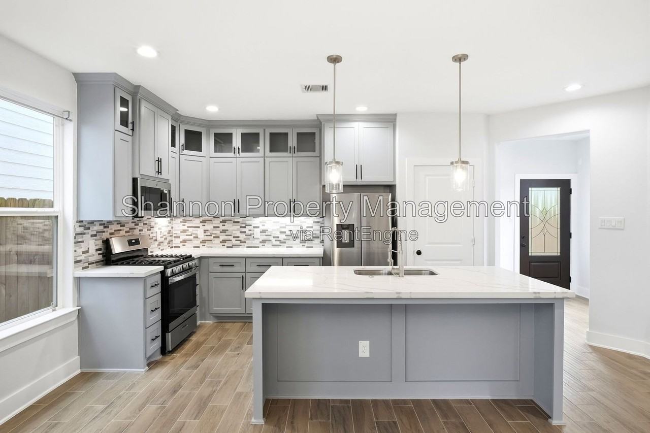 2125 Paul Quinn St - Photo 6 of 29