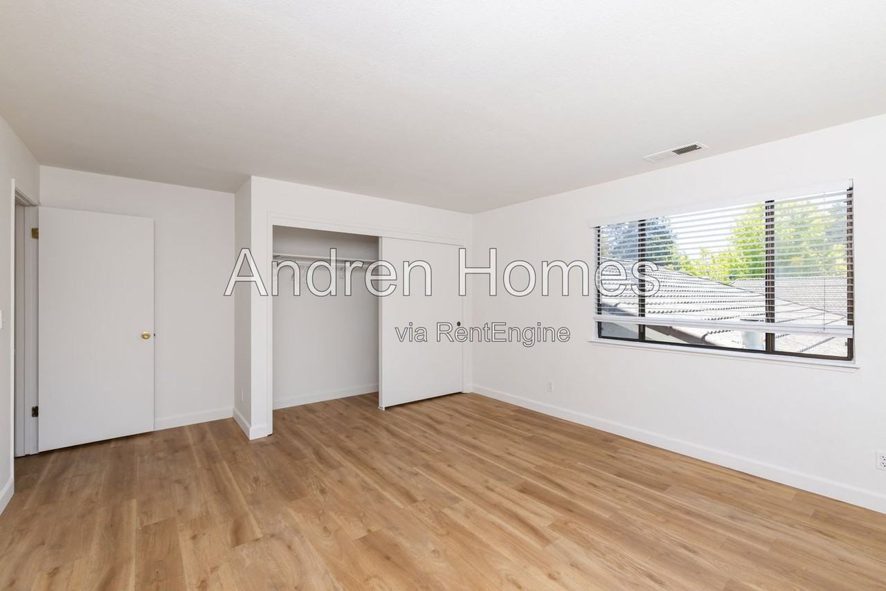 713 Frederick St - Photo 5 of 21