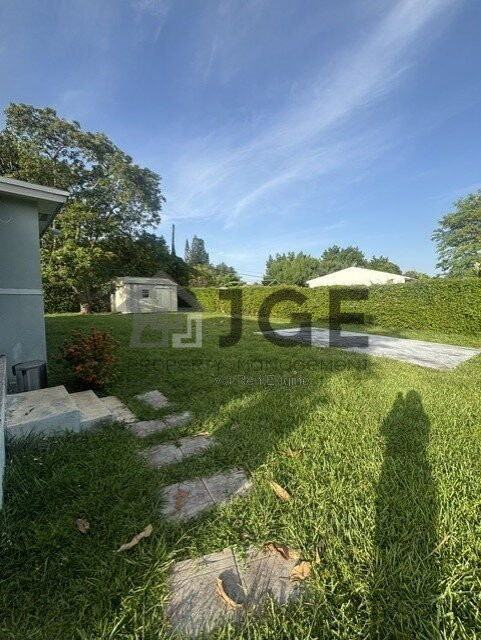 14590 Nw 10th Ave - Photo 3 of 11