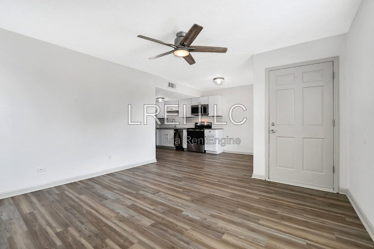 409 Garrison Ct - Photo 2 of 10