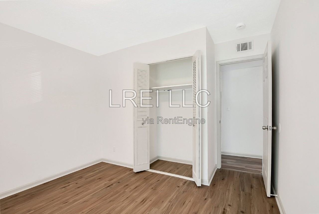 409 Garrison Ct - Photo 7 of 10