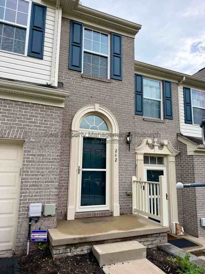 242 Corey Dr - Photo 2 of 25