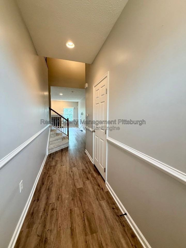 242 Corey Dr - Photo 3 of 25