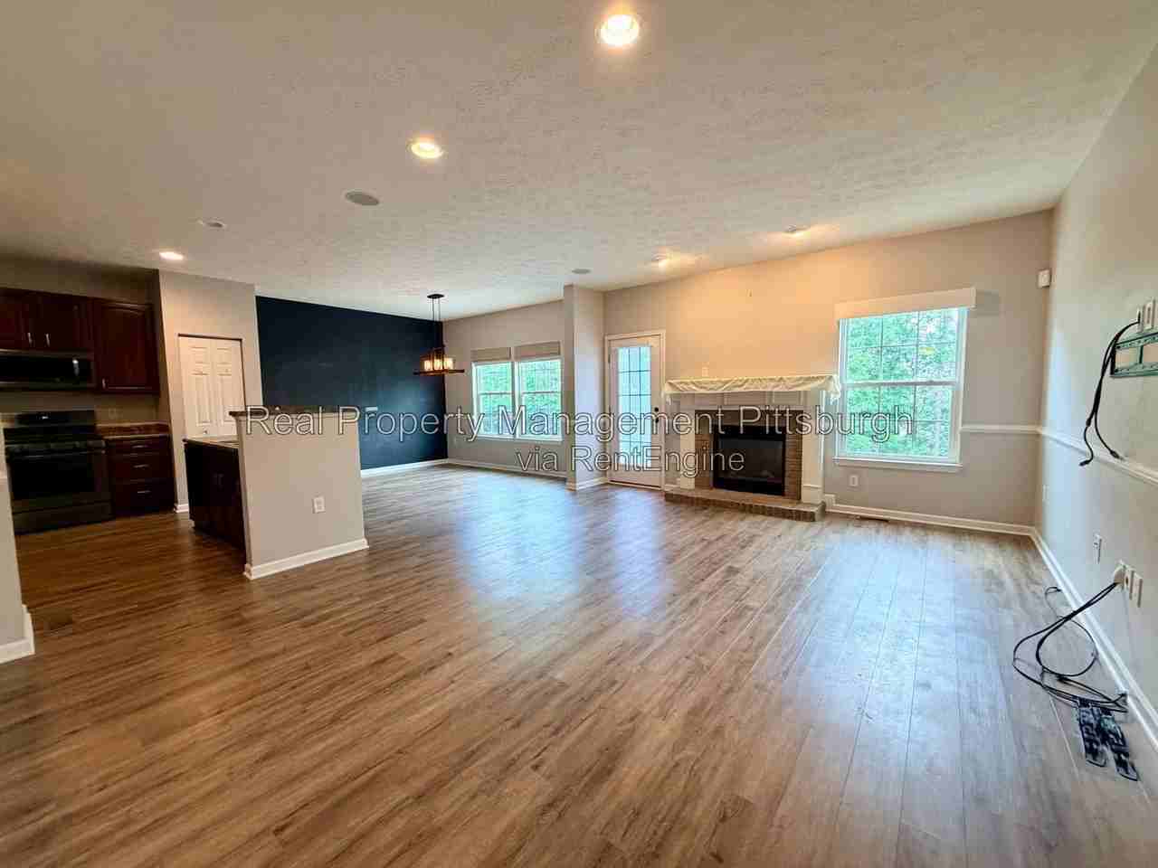 242 Corey Dr - Photo 4 of 25