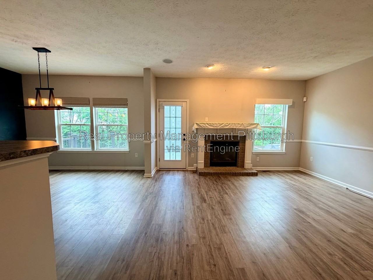 242 Corey Dr - Photo 5 of 25
