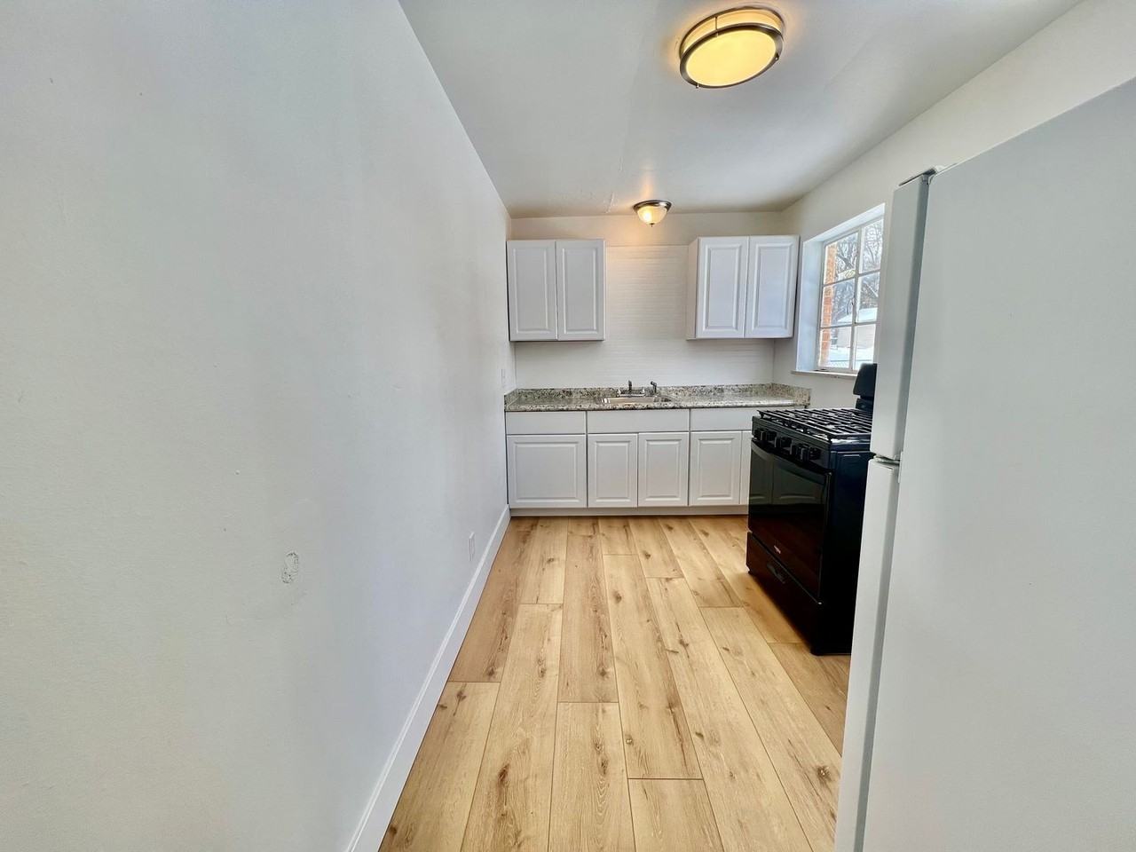1087 Grand Ave #2 - Photo 4 of 7