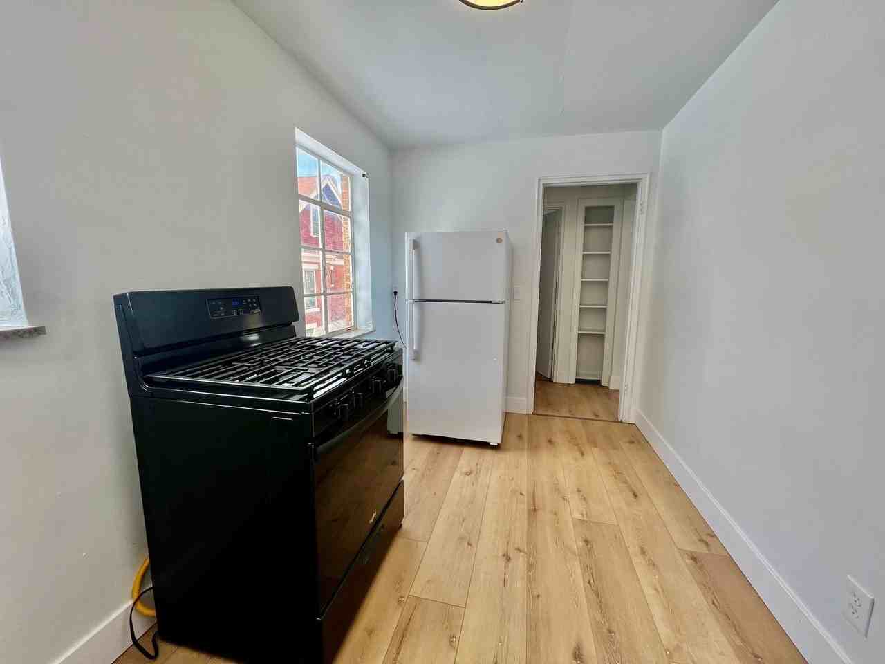 1087 Grand Ave #2 - Photo 5 of 7